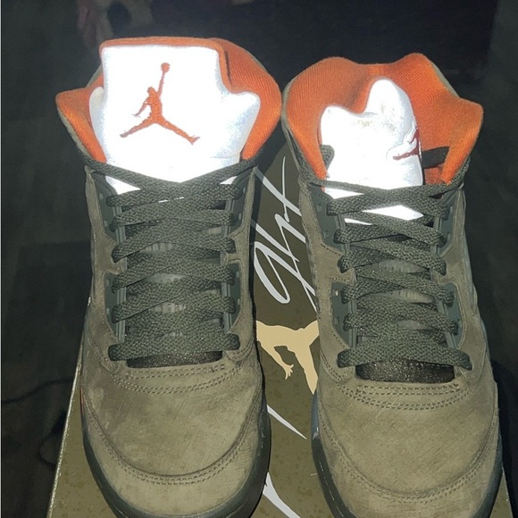Air Jordan 5 retro in Olive and Orange size 6y 7.5w - Picture 4 of 5